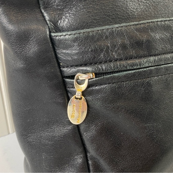 Elegant‎ Black Crossbody Bag with Textured Leather - Picture 5 of 12